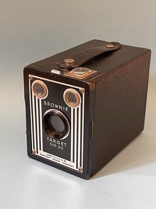 Fotocamera Kodak Brownie Target Six-20 in scatola
