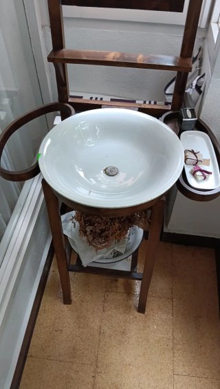 Lavabo antiguo pedestal espejo madera