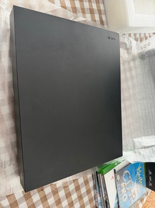 Xbox One X + 4 Giochi