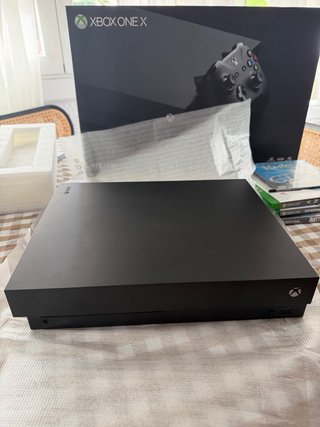 Xbox One X + 4 Giochi