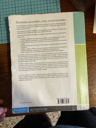 Elementos amovibles y fijos no estructurales