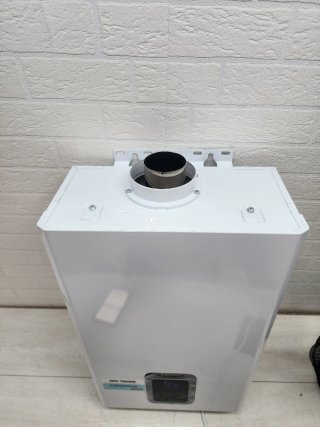 Calentador de agua Ariston blanco
