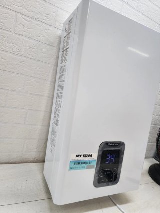 Calentador de agua Ariston blanco