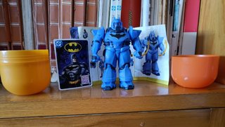 Batman robot blu sorpresa pasqua Kinder 2026