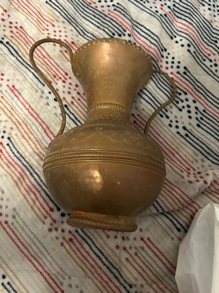Jarrón de Bronce Antiguo con Asas
