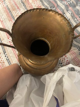 Jarrón de Bronce Antiguo con Asas