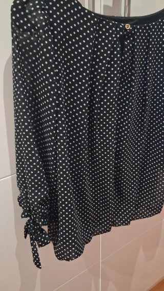 Blusa lunares negra y blanca