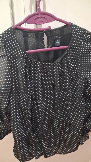 Blusa lunares negra y blanca