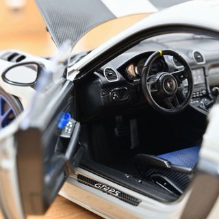 Porsche Cayman GT4 RS Weissach 2023 Gris 1:18