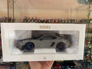 Porsche Cayman GT4 RS Weissach 2023 Gris 1:18