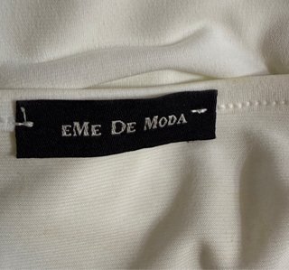 Camiseta blanca cuello en uve