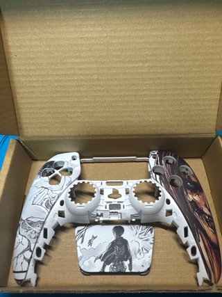 Carcasa PS5 Ataque a los Titanes