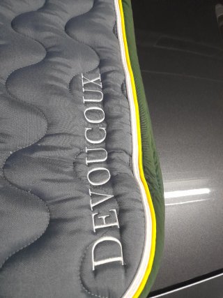 Mantilla Devoucoux