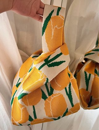 Bolso de mano estilo japonés con diseño de tulipán