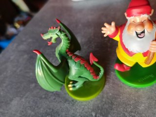 Figuras Efteling dragón y gnomo