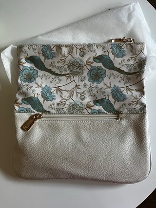 Bolso de fiesta estampado pájaros y flores.