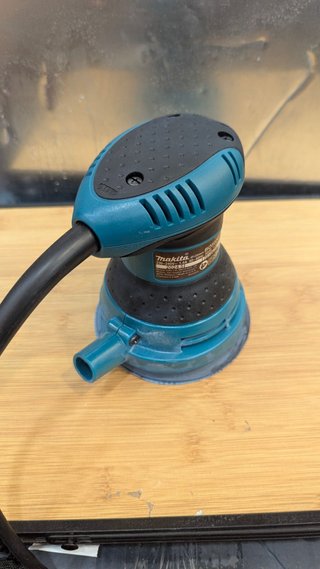 Lijadora rotorbital 125mm marca Makita