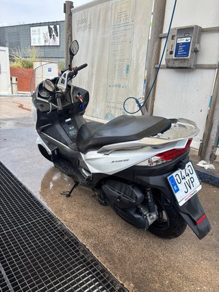 Kawasaki J125 Blanca. MUY BUEN ESTADO. Negociable!