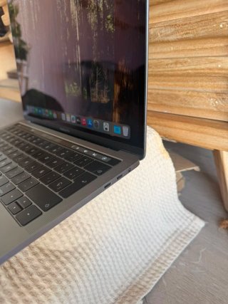 MacBook Pro 2018 i5 8GB RAM 256 GB SSD
