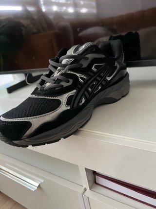 Asics Gel NYC Negro/Gris