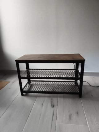 Zapatero metálico y madera