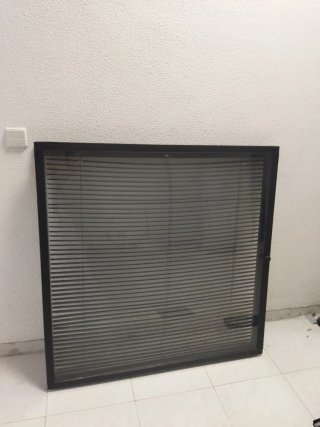 Ventana doble cristal con persiana