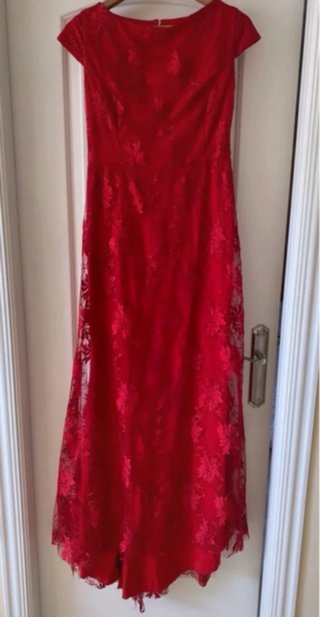 Vestido de fiesta rojo con espalda descubierta