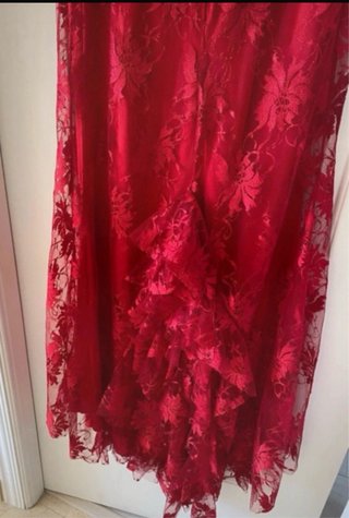 Vestido de fiesta rojo con espalda descubierta