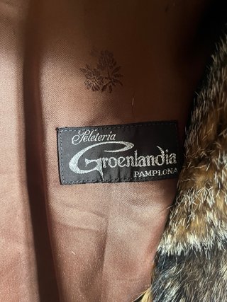 Chaquetón largo de piel marrón y gris
