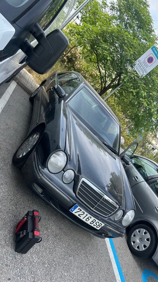 Mercedes-Benz Clase E W210 2002 UN SOLO DUEÑO
