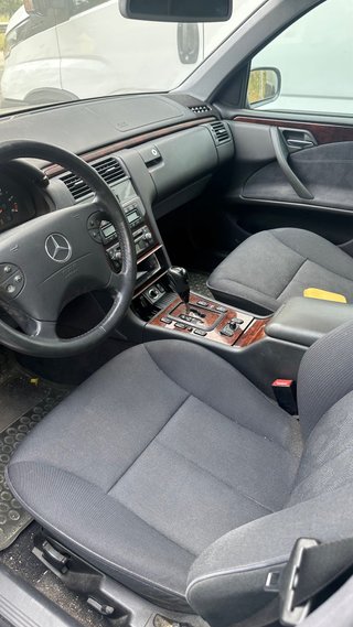 Mercedes-Benz Clase E W210 2002 UN SOLO DUEÑO