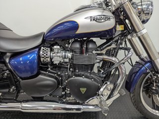 Triumph Speedmaster 900