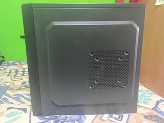 Ordenador de sobre mesa con adaptador de red