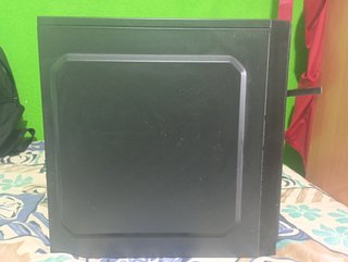 Ordenador de sobre mesa con adaptador de red