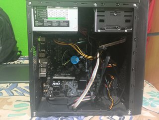 Ordenador de sobre mesa con adaptador de red