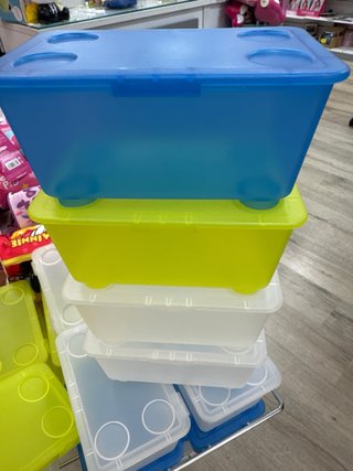 Cajas de plástico con tapa (3 colores