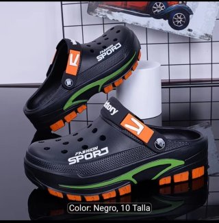 Zapatillas tipo Crocs con estampado