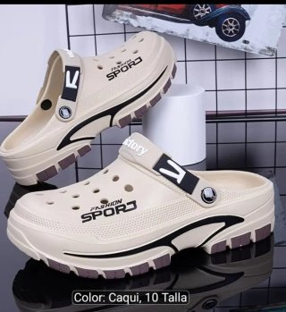 Zapatillas tipo Crocs con estampado