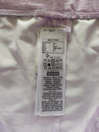 Pantalones cortos deportivos morado y blancos