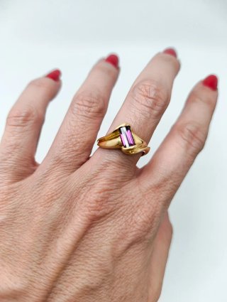 Anillo Oro 18kt con Piedra Morada