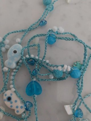 Collana choker uncinetto azzurra con pesci