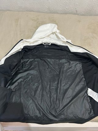 Chaqueta Nike Negra y Blanca