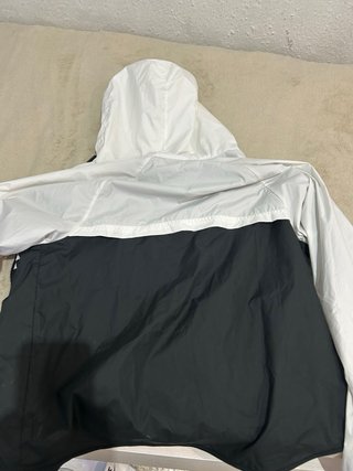 Chaqueta Nike Negra y Blanca