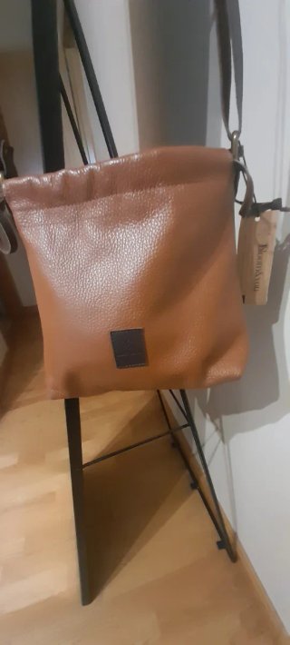 Bolso de piel marrón