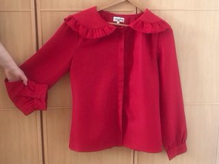 Monísima camisa roja.