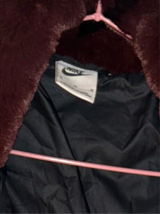 Chaqueta Nike Burdeos Estampada