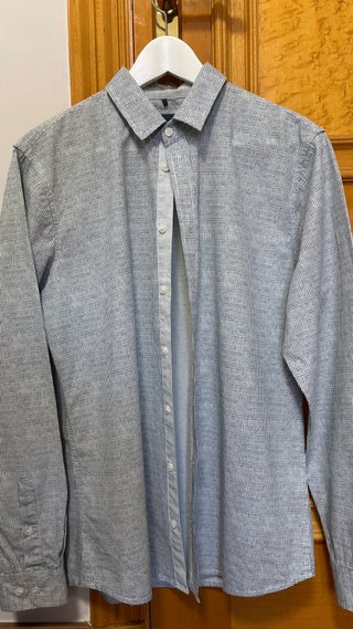 Camisa de vestir con puntos