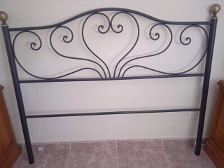 Conjunto cómoda madera maciza, cabecero y mesillas