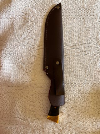 Herramienta de corte con funda de cuero