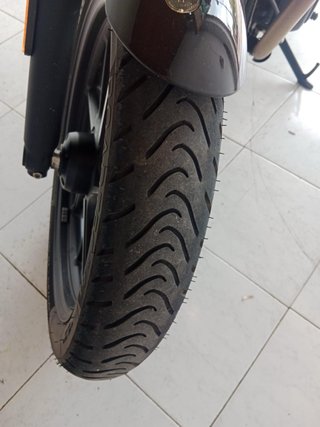 Triumph Street Twin Negra
